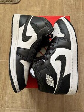 Nike Air Jordan 1 Mid Black/White Sneakers